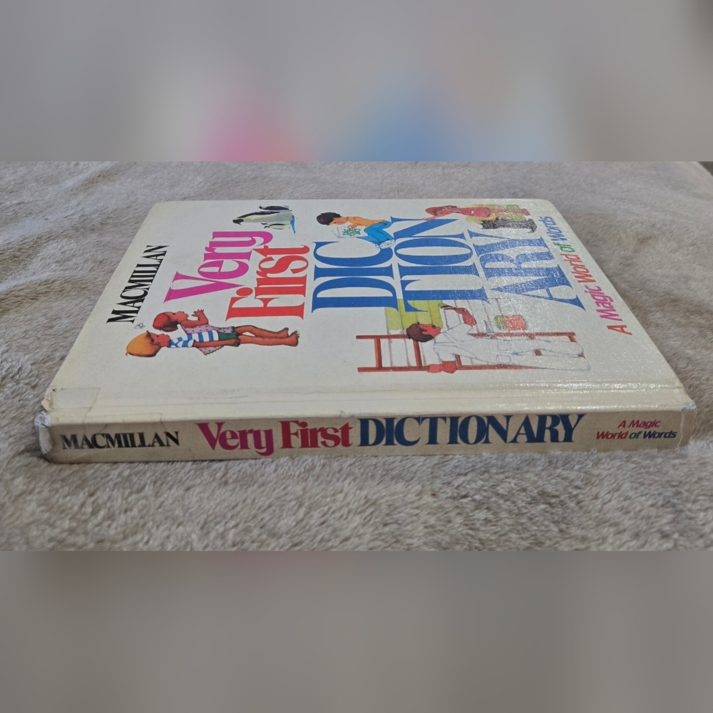 Macmillan Very First Dictionary - Picture 7 of 8